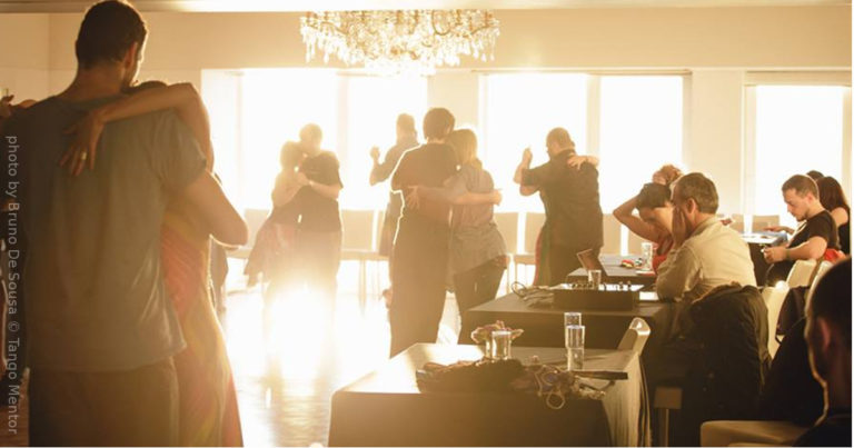 Please waiter, this is a milonga